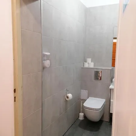 Tulip - Jednoosobowy Nr 3 Ze Wspolna Lazienka I Kuchnia Apartman *